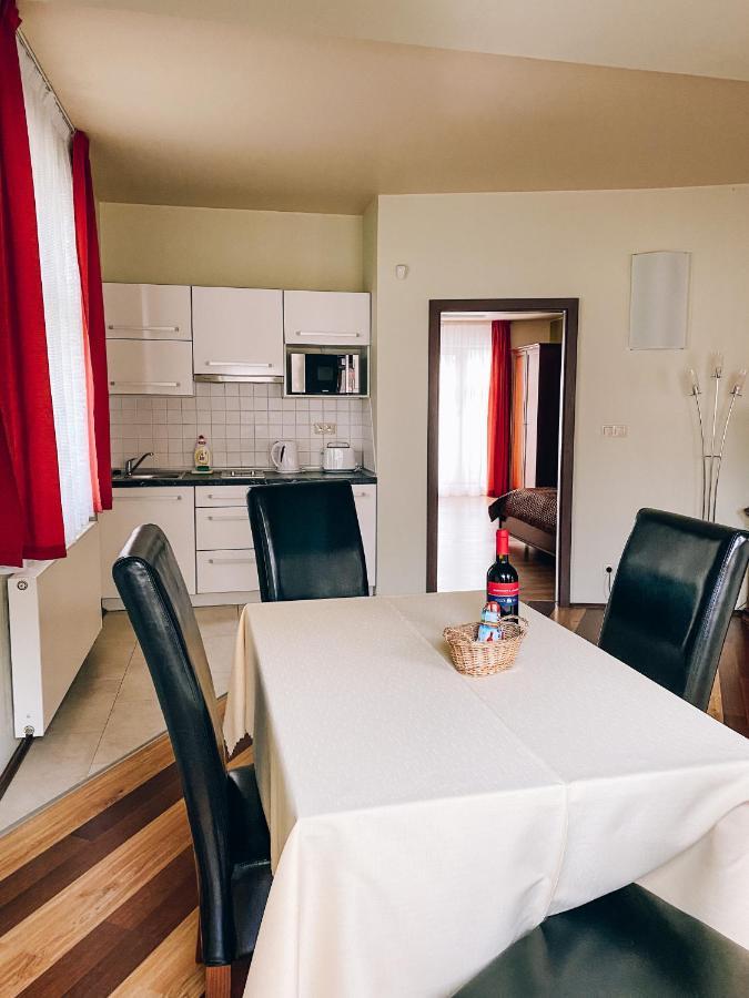 Riverside Apartments Thalia カルロヴィ・ヴァリ エクステリア 写真